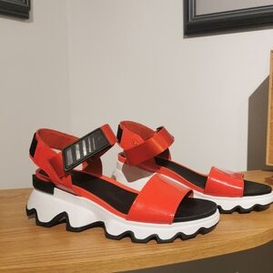 Sorel S7.5 Black , White ,Red Kinetic Sporty Sandals